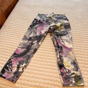 Lululemon Abstract Print Crop Leggings